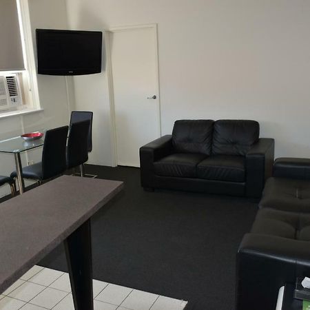 Apartments On Flemington Мелбърн Екстериор снимка
