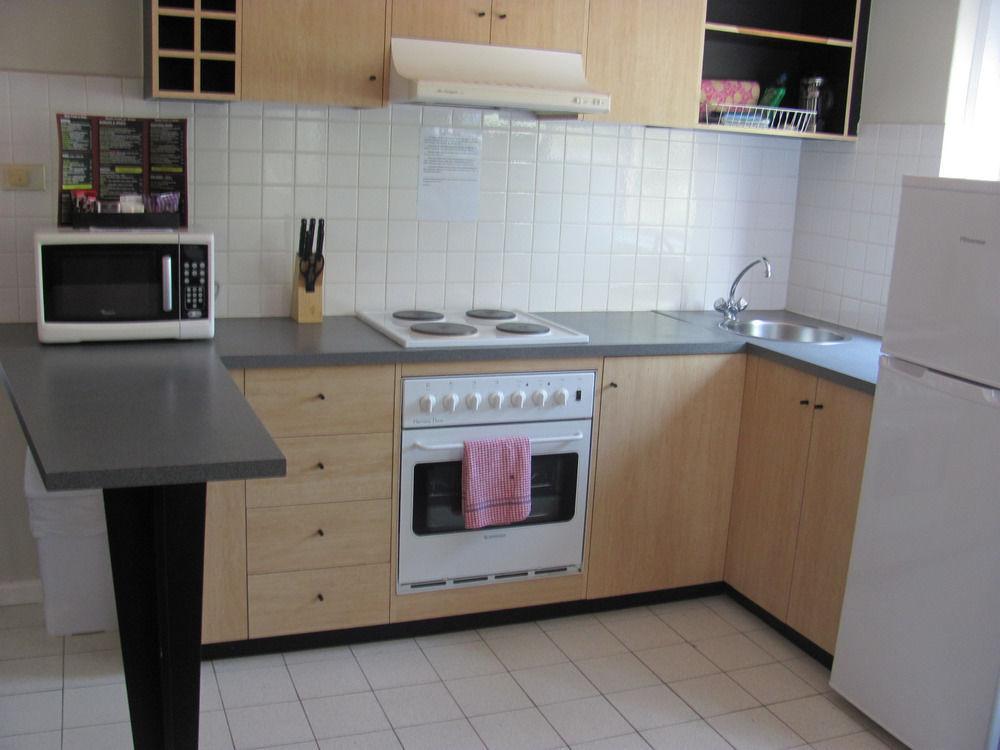 Apartments On Flemington Мелбърн Екстериор снимка