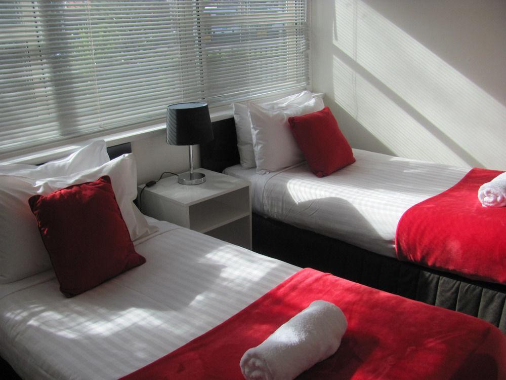 Apartments On Flemington Мелбърн Екстериор снимка