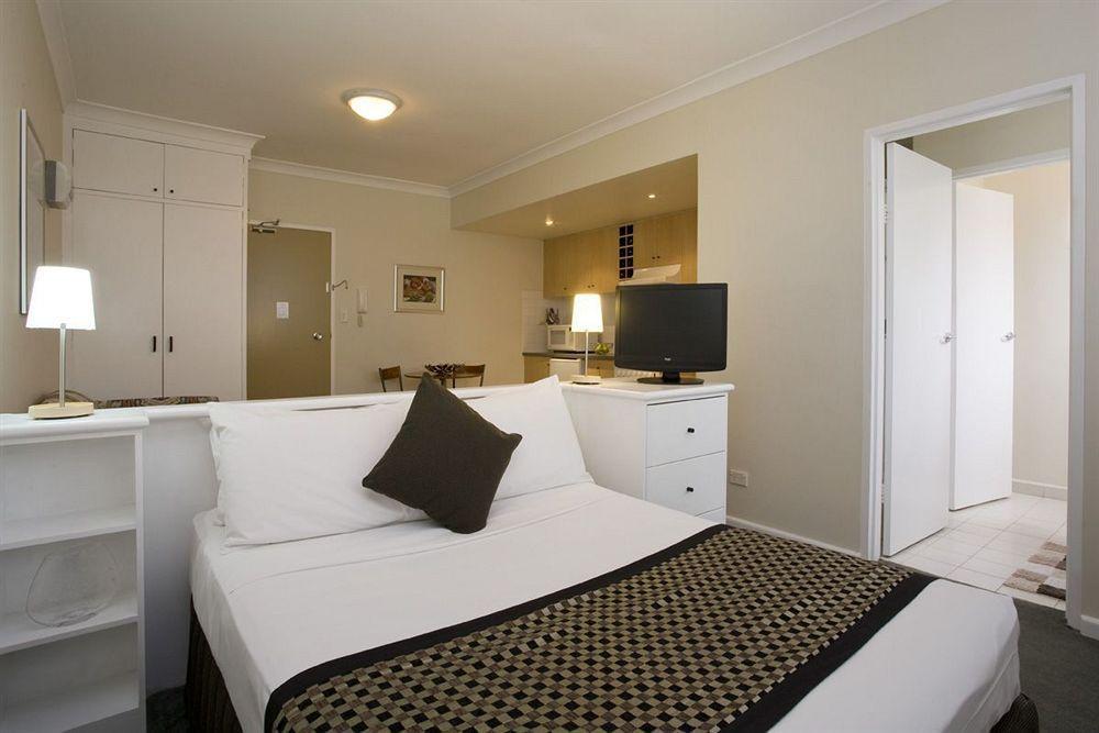 Apartments On Flemington Мелбърн Екстериор снимка