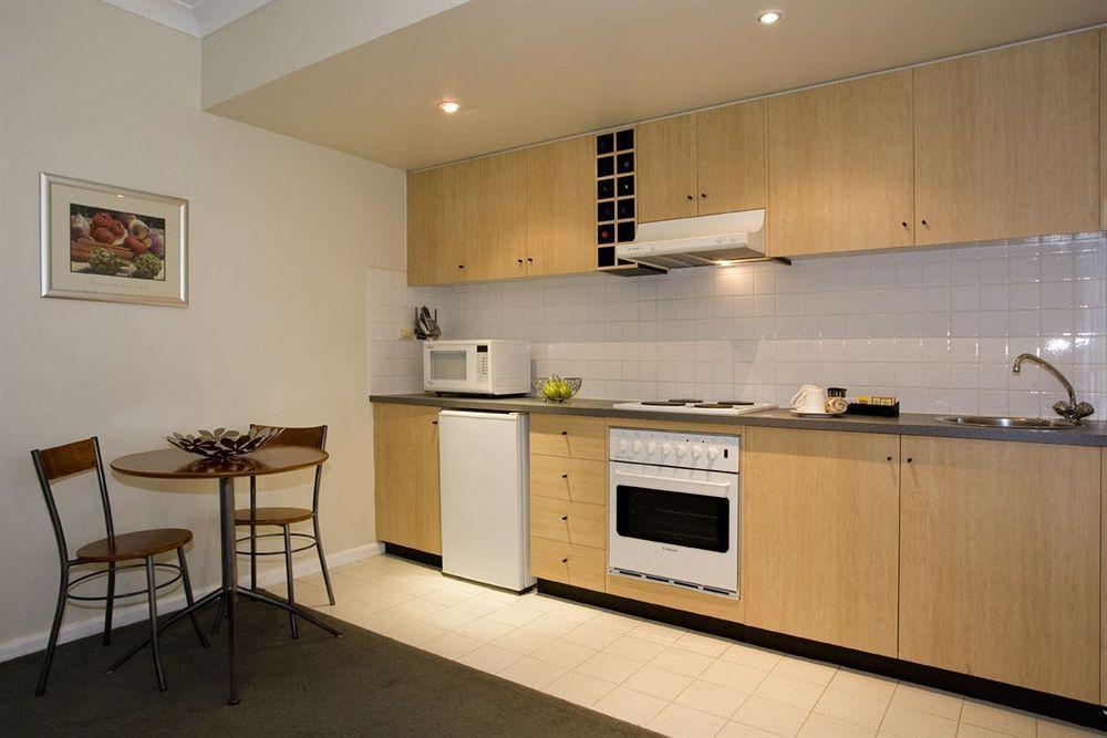 Apartments On Flemington Мелбърн Екстериор снимка