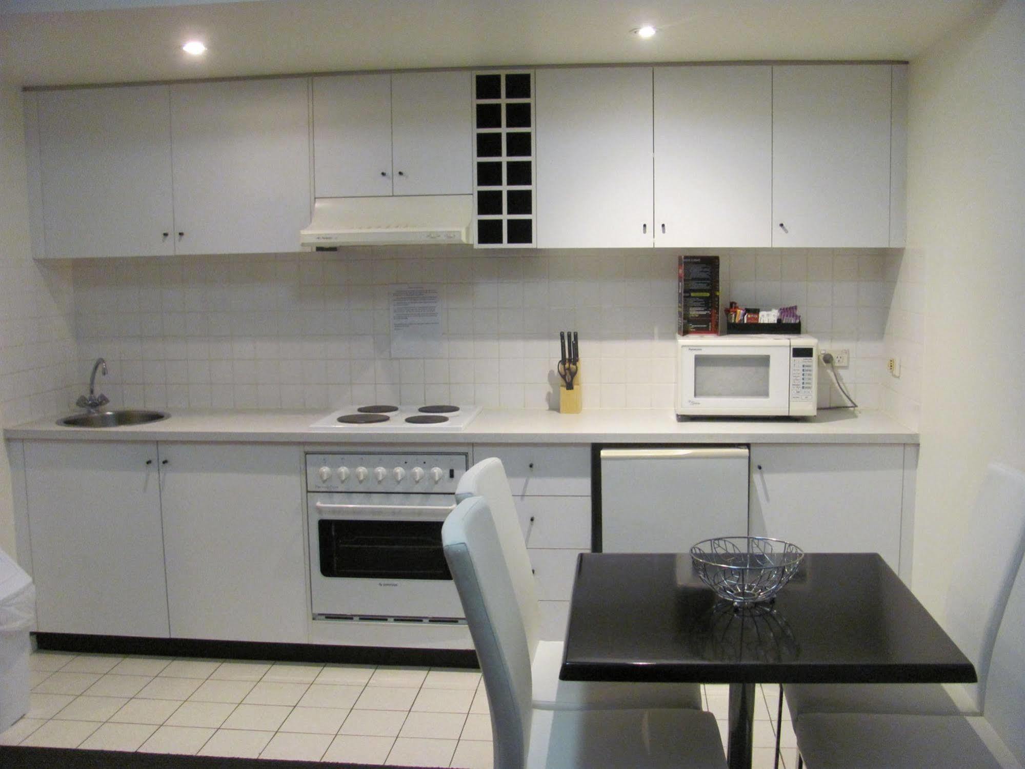 Apartments On Flemington Мелбърн Екстериор снимка