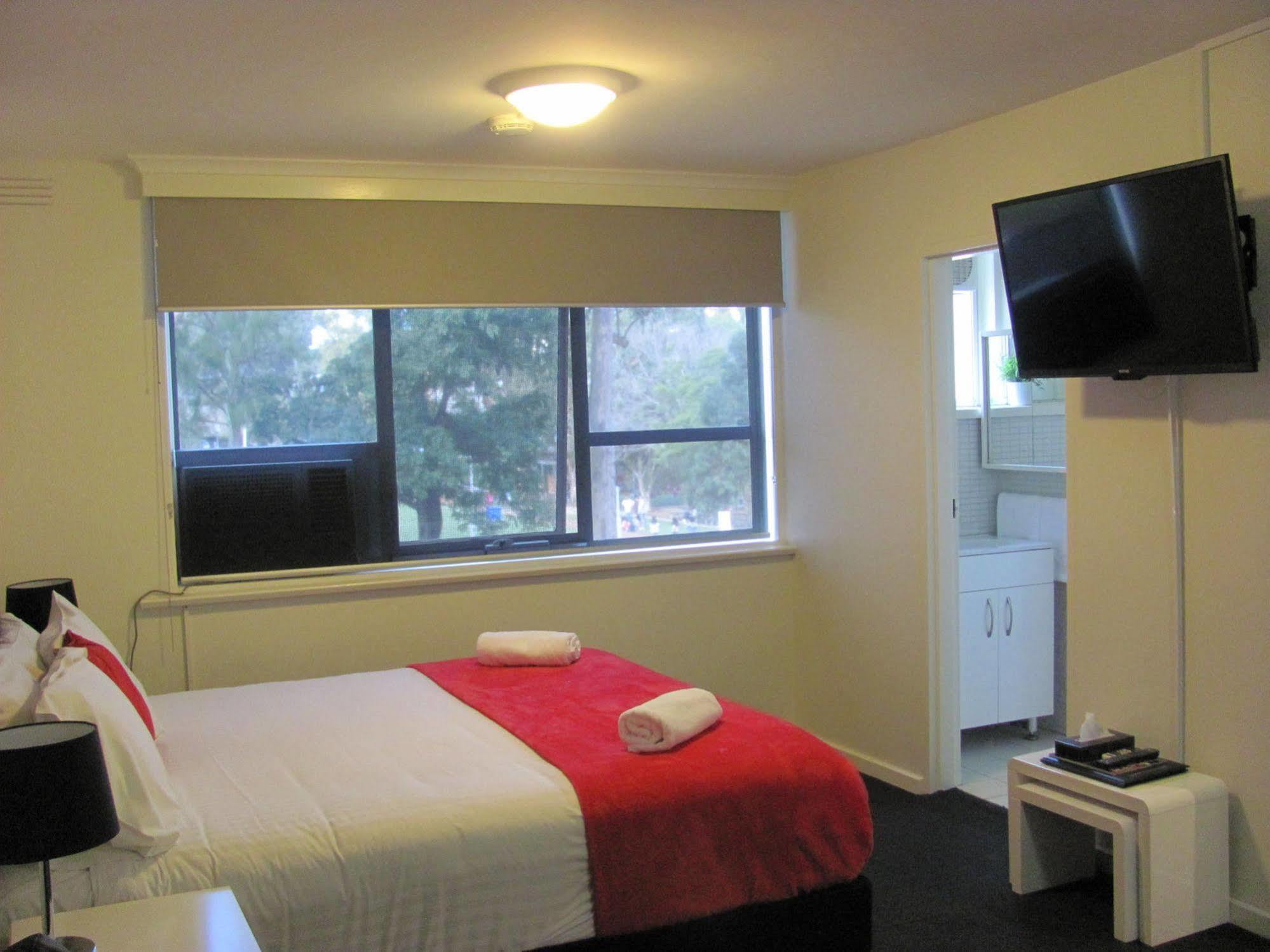 Apartments On Flemington Мелбърн Екстериор снимка