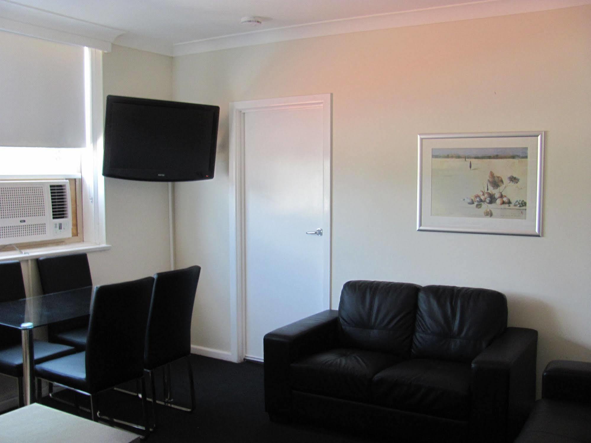 Apartments On Flemington Мелбърн Екстериор снимка