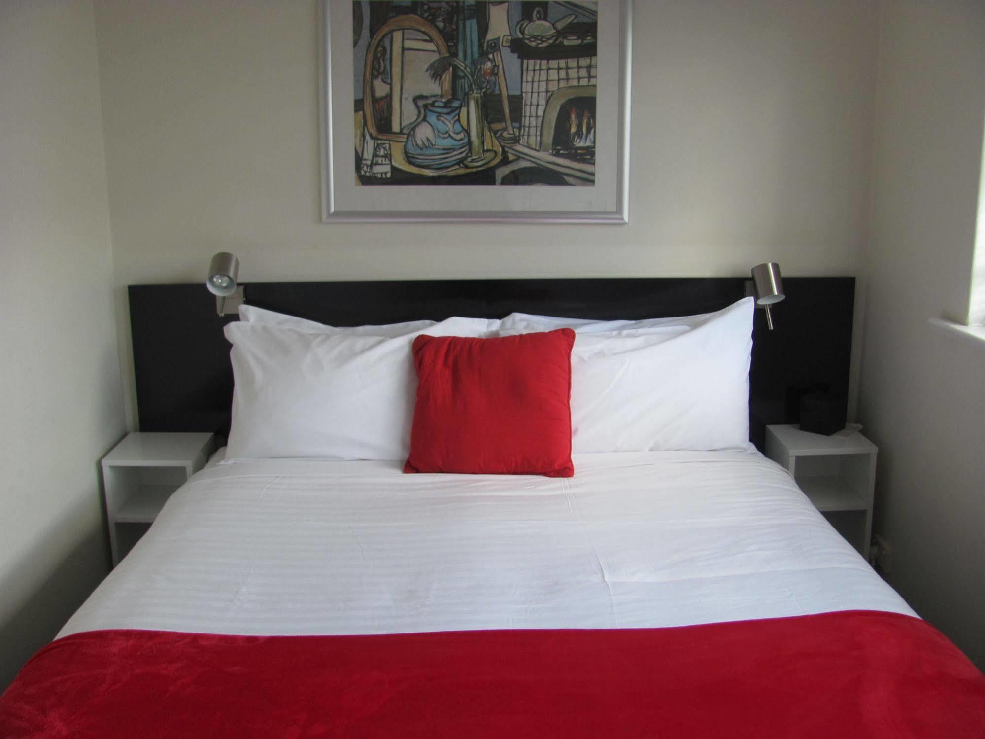 Apartments On Flemington Мелбърн Екстериор снимка