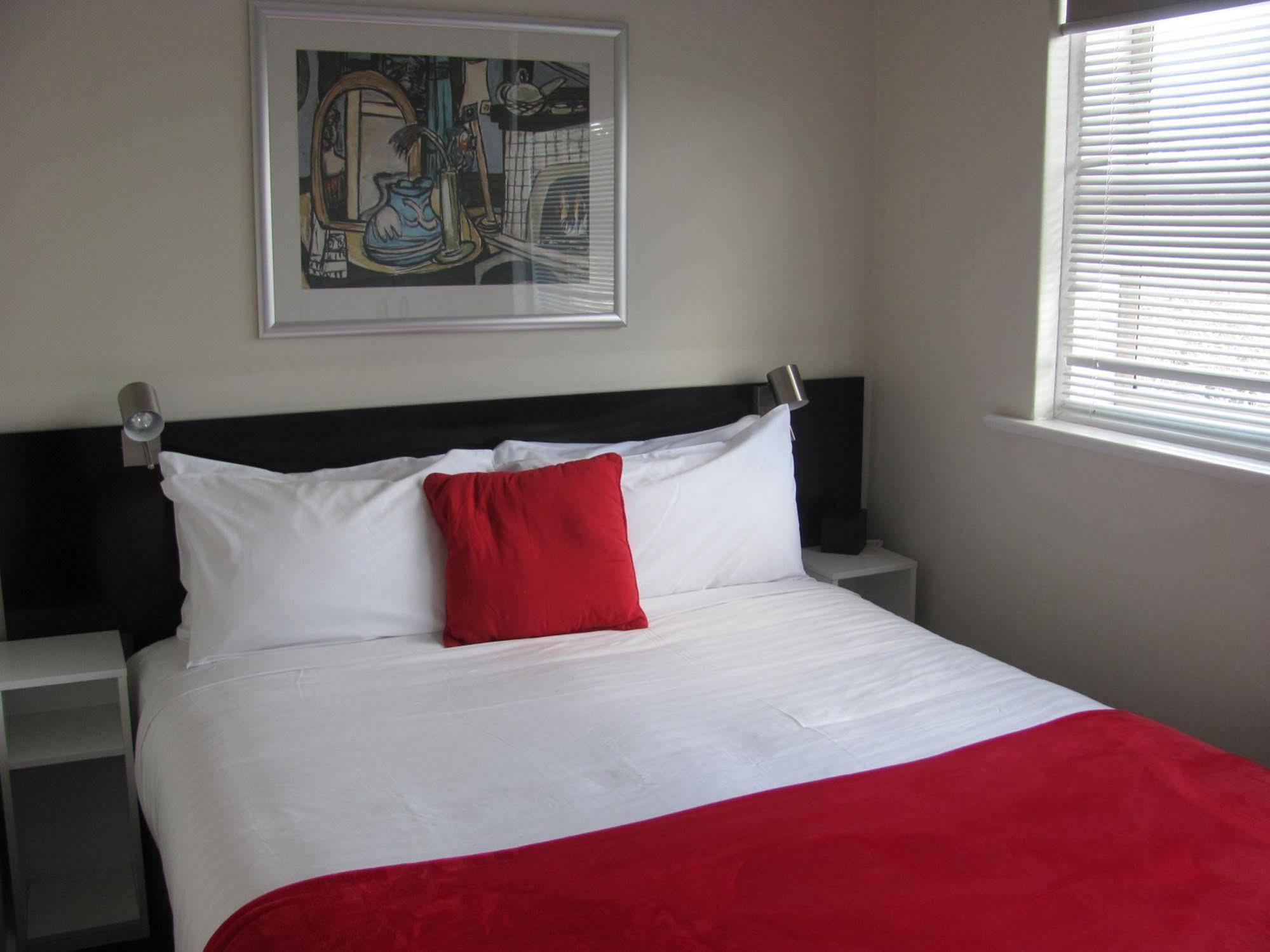 Apartments On Flemington Мелбърн Екстериор снимка