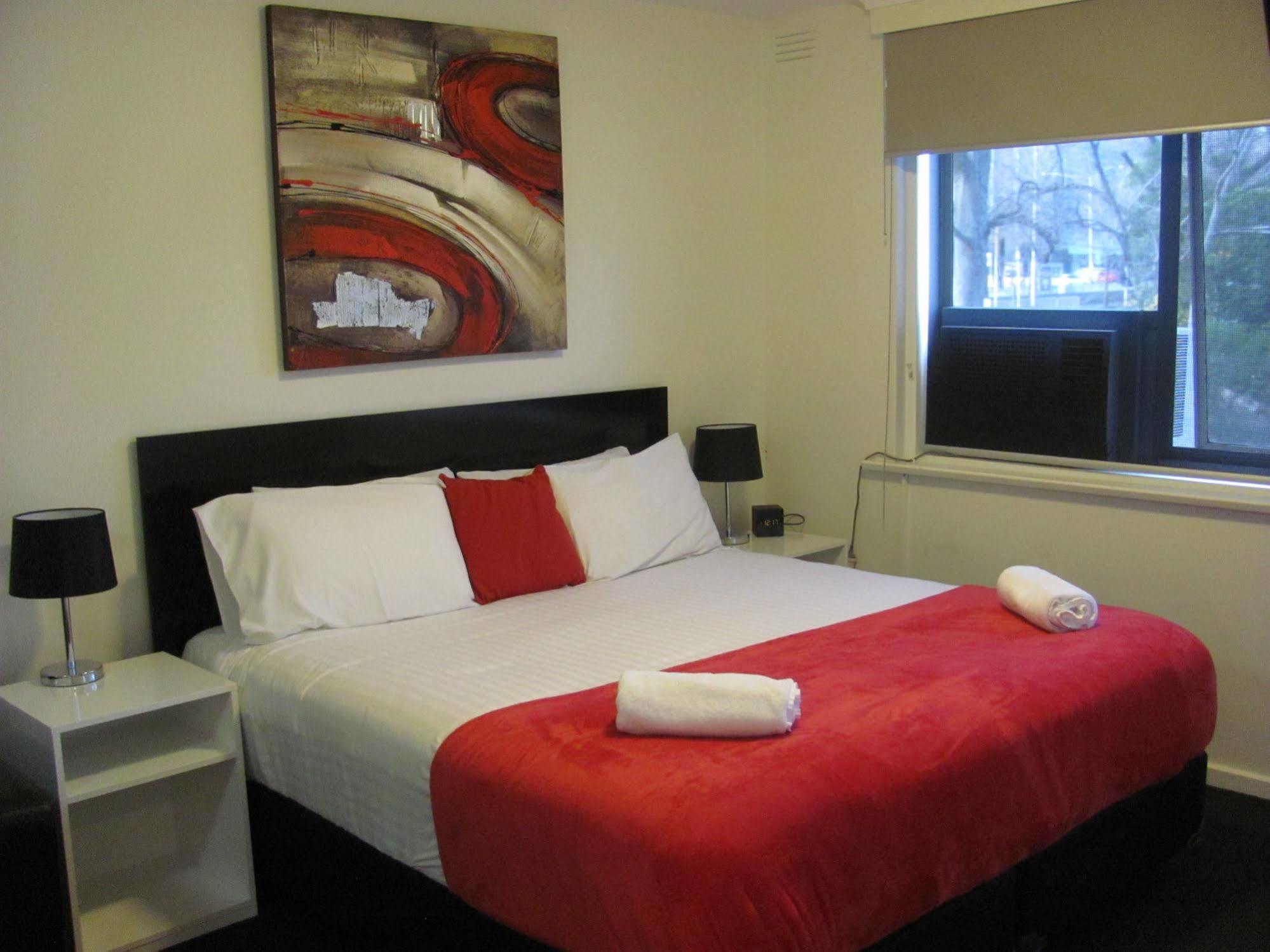 Apartments On Flemington Мелбърн Екстериор снимка