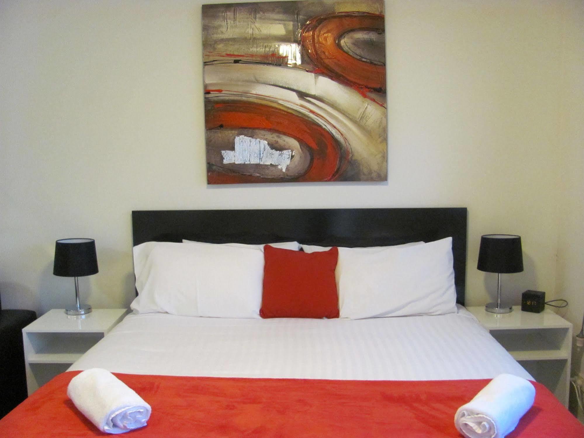 Apartments On Flemington Мелбърн Екстериор снимка