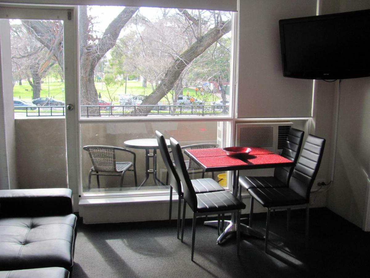 Apartments On Flemington Мелбърн Екстериор снимка