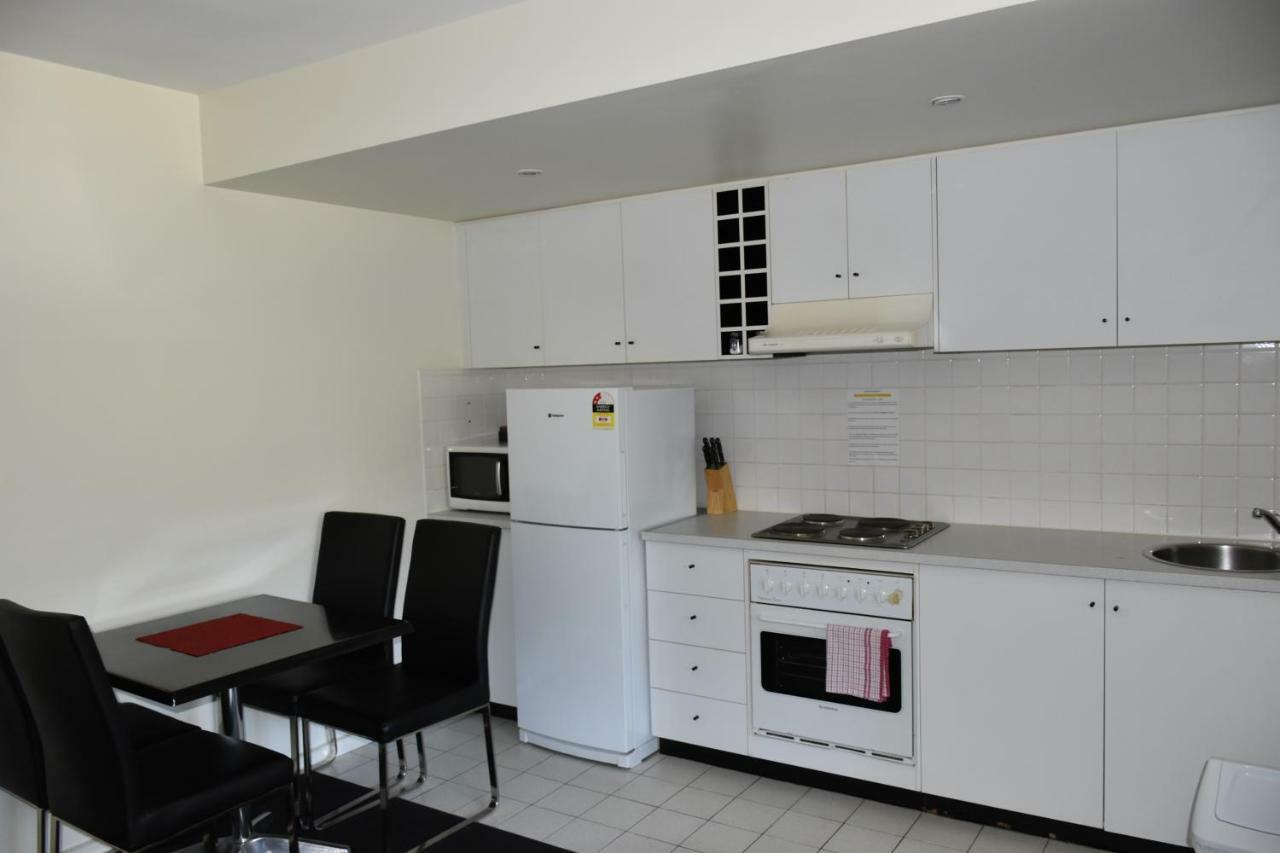 Apartments On Flemington Мелбърн Екстериор снимка