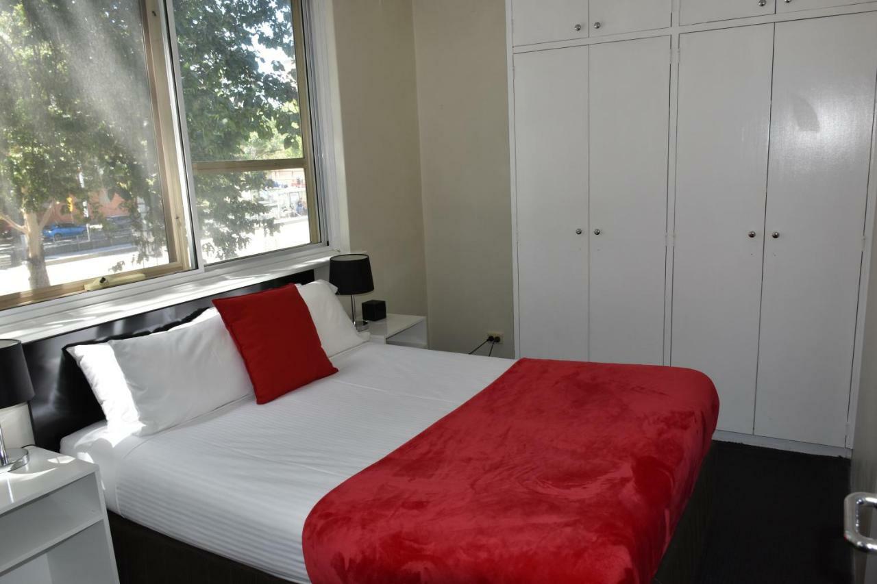 Apartments On Flemington Мелбърн Екстериор снимка
