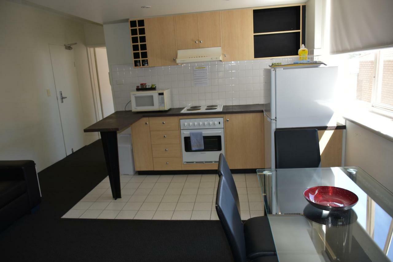 Apartments On Flemington Мелбърн Екстериор снимка